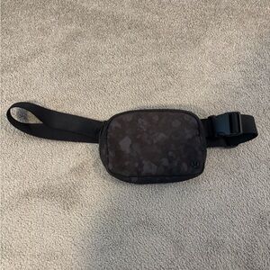 Lululemon Everywhere Belt Bag